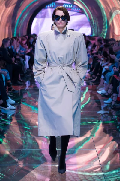 Look 18